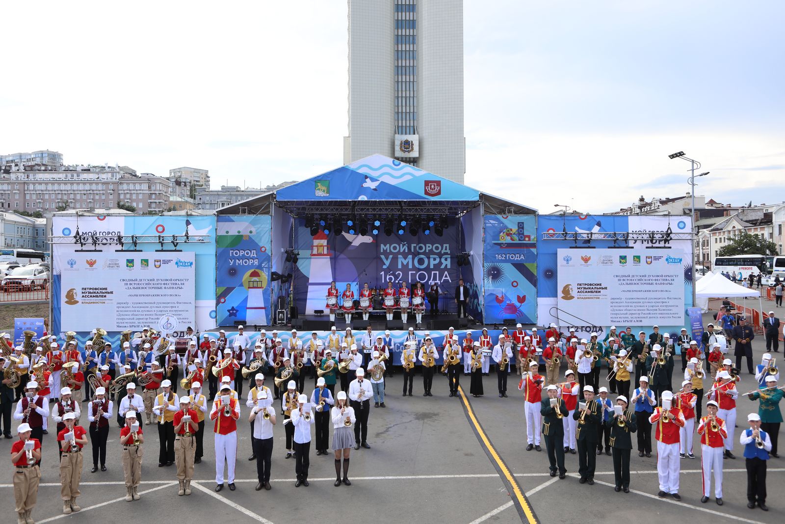 Фестиваль «Петровские музыкальные Ассамблеи» стартовал на главной площади Владивостока