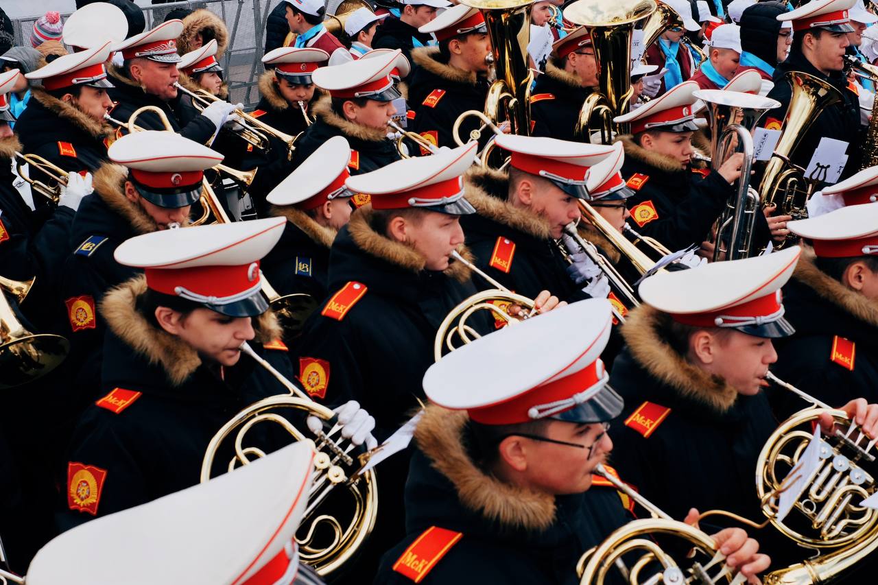 В День Победы юношеские и молодёжные духовые оркестры прошли музыкальным парадом по территории выставки «Россия»